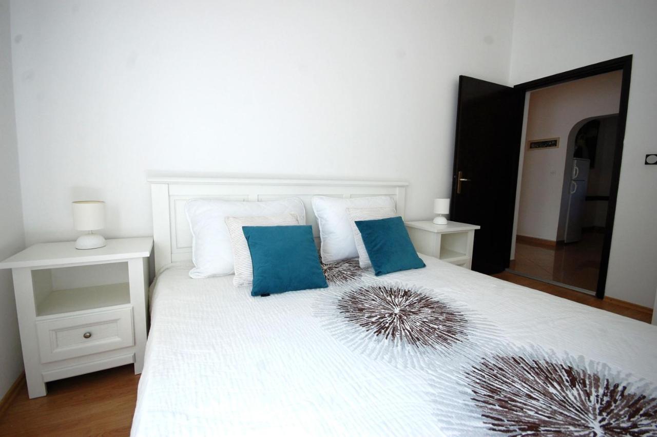 Apartment Margareta By El-Pi Tours Njivice Exterior photo